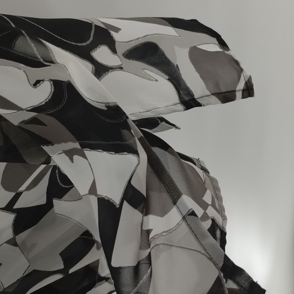 Liz Baker blouse top button down sheer geometric black gray grey  size medium - Picture 6 of 8